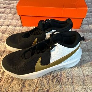 Nike Team Hustle D10 Sneaker Size 7Y